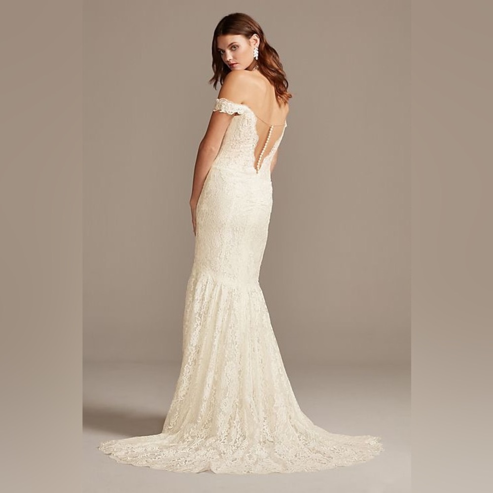 *NEW FLOOR SAMPLE GALINA SIGNATURE WEDDING DRESS*